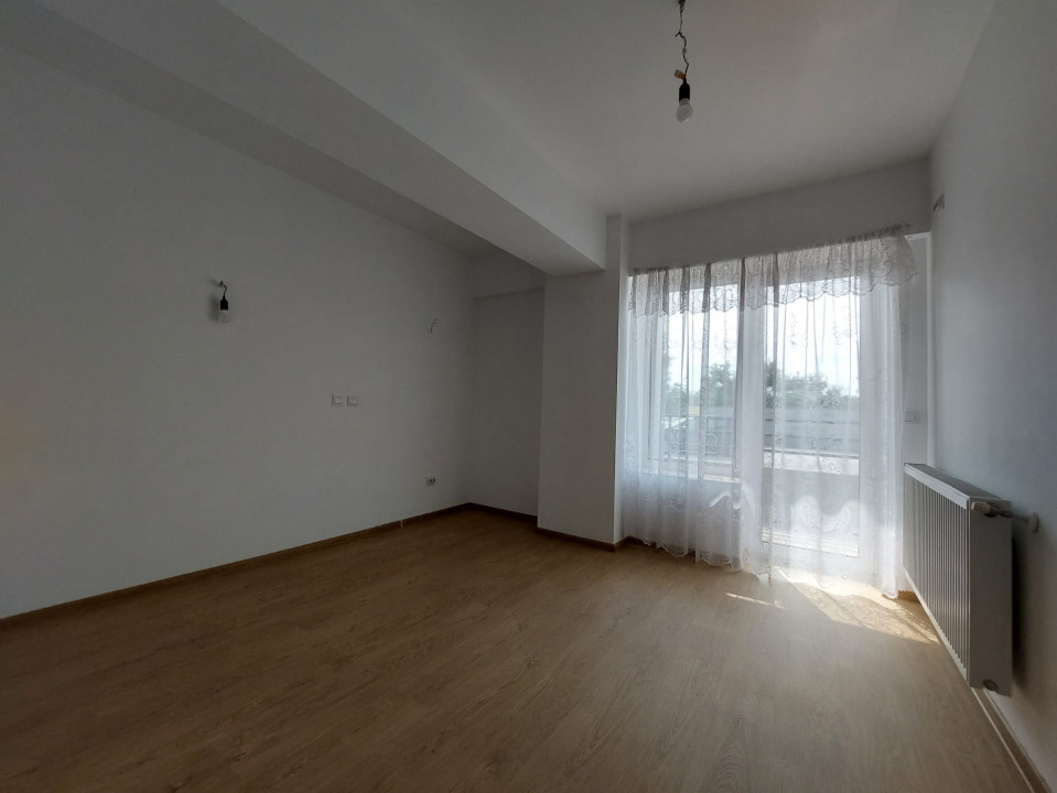 Apartament 3 camere cu loc de parcare