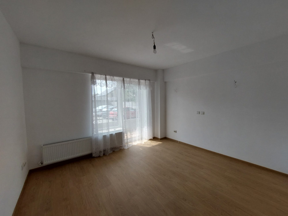 Apartament 3 camere cu loc de parcare