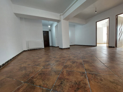 Apartament 3 camere cu loc de parcare